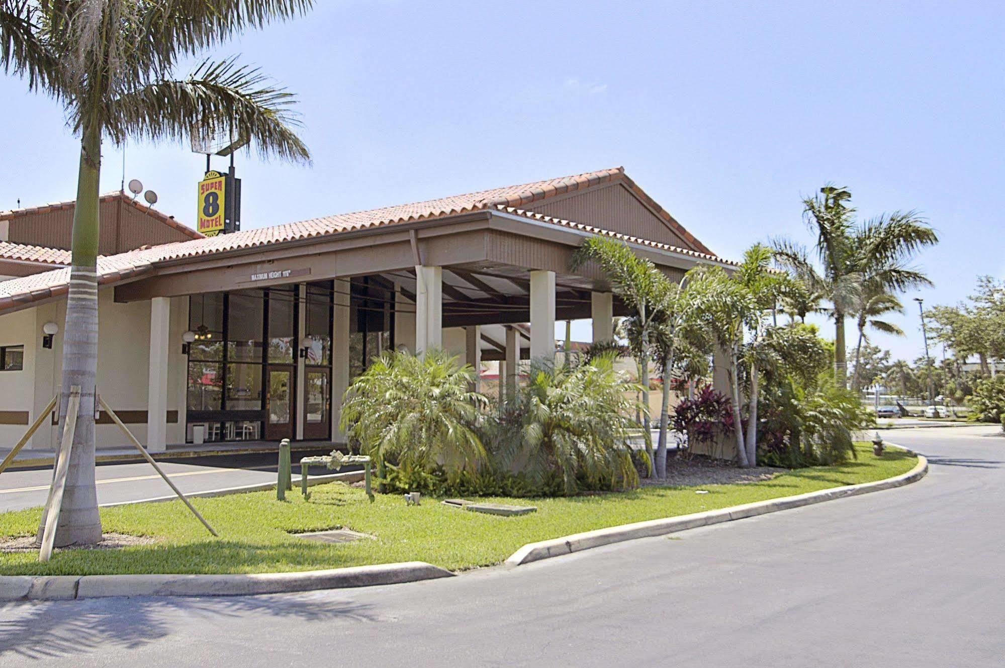Super 8 By Wyndham Riviera Beach West Palm Beach Exterior foto